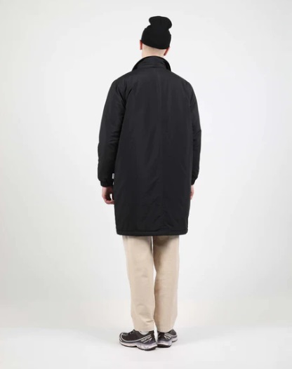 abrigo largo acolchado para hombre en color negro