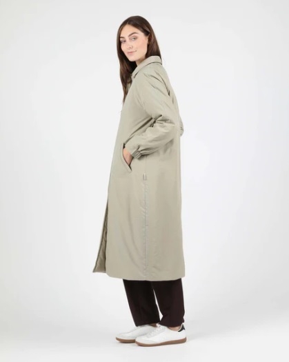 abrigo largo acolchado para mujer en color beige
