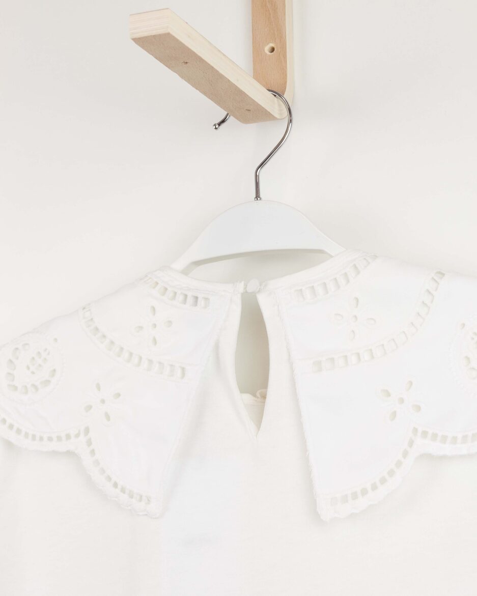 camiseta_babero_detalle_bordado