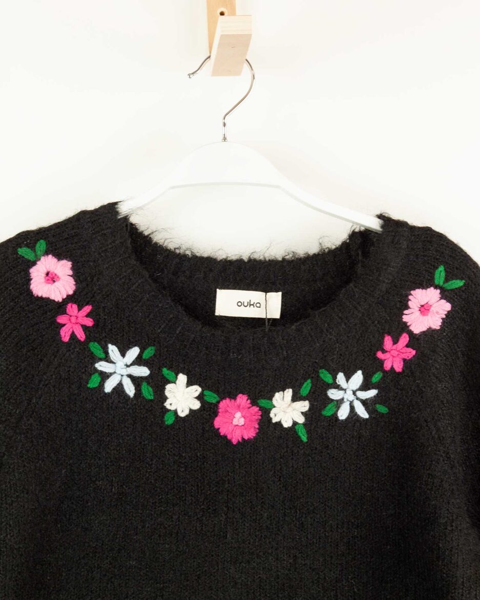 jersey negro bordado flores mujer