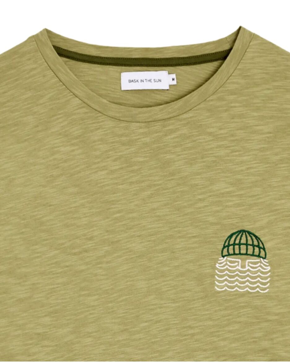 Camiseta Bask In The Sun para hombre con bordado marinero y algodón orgánico GOTS Mini to the sea