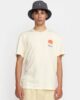 Camiseta color crudo Revolution para hombre con estampado gráfico grande en la espalda