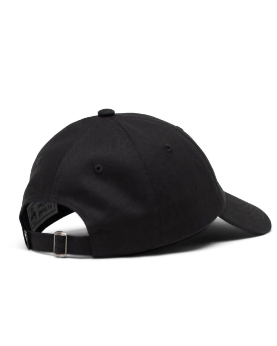Gorra negra Herschel Classic Sylas con logo bordado en la parte frontal