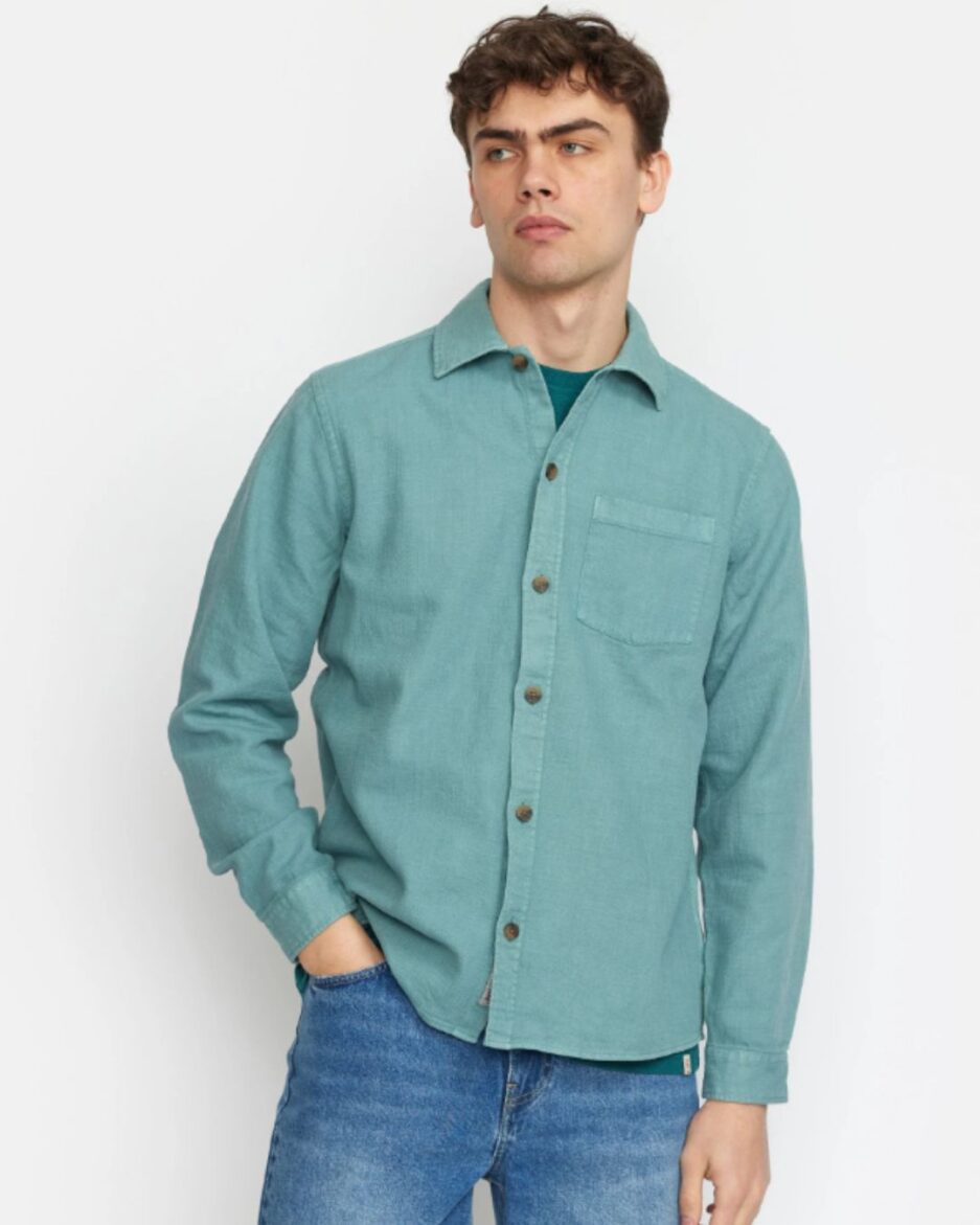 Camisa Revolution 3997 para hombre en algodón orgánico, estilo holgado y bolsillo en el pecho