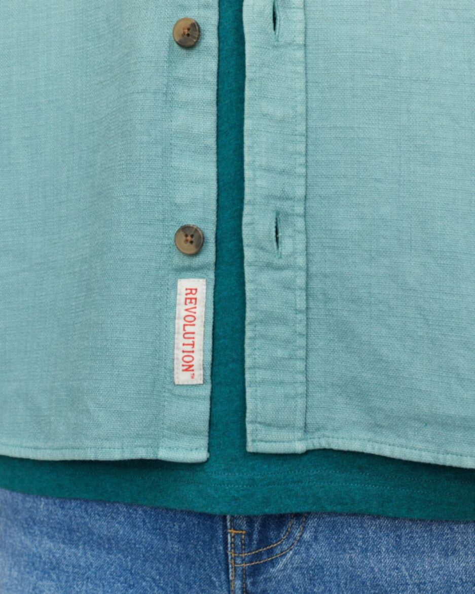 Camisa Revolution 3997 para hombre en algodón orgánico, estilo holgado y bolsillo en el pecho